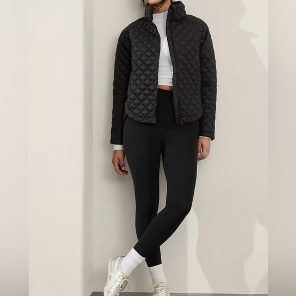Athleta Whisper Featherless Puffer Jacket Black Quilted Coat size XXS